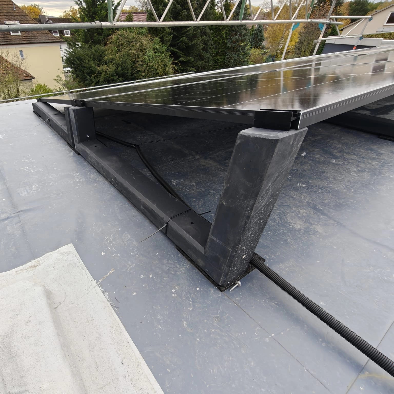 WATTSTONE 10° XL - Gründach PV-Aufständerung aus Feinbeton ohne Zubehör