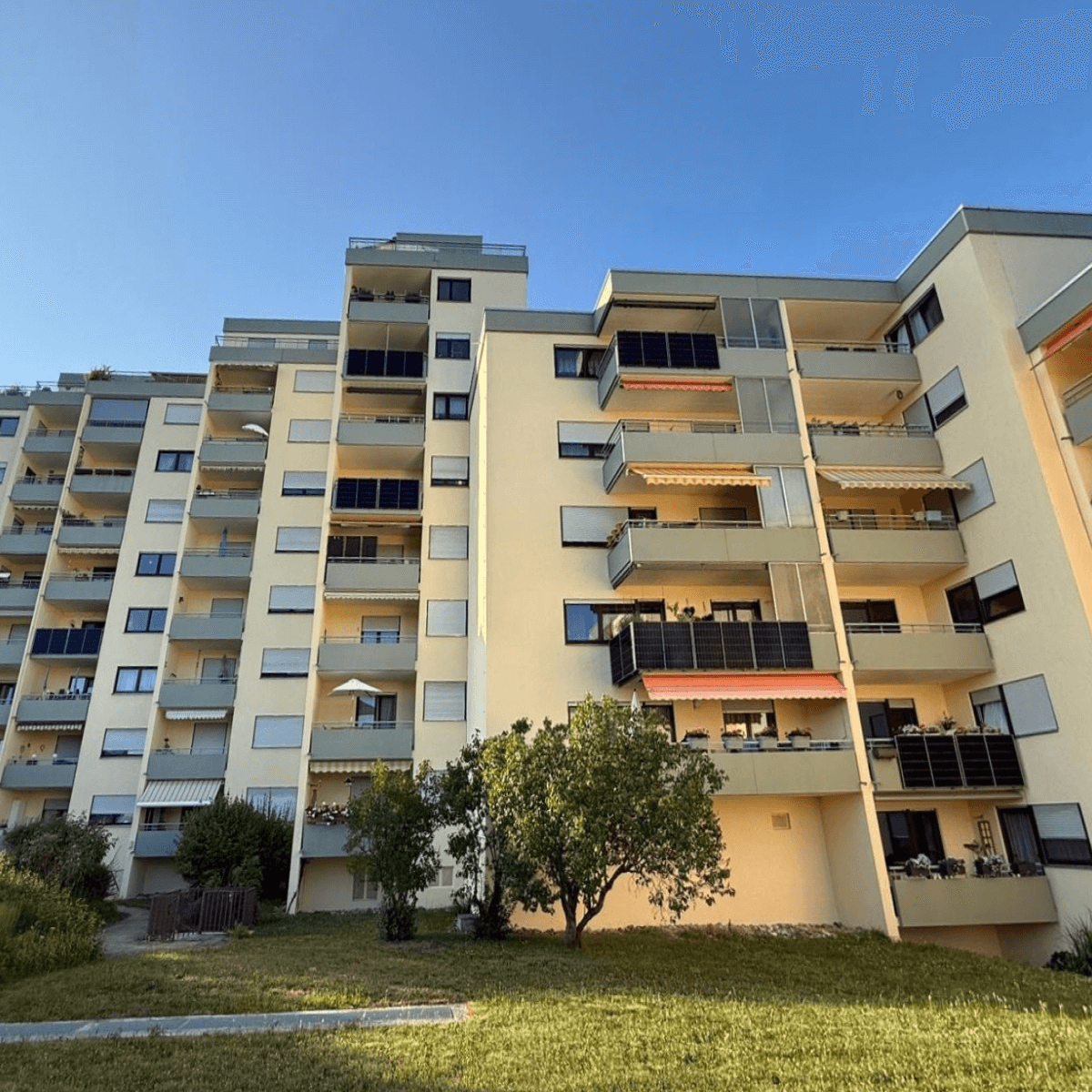 Wattstone Halterung C1518 Flex für Betonbalkone für 1 PV-Modul inkl. Absturzsicherung