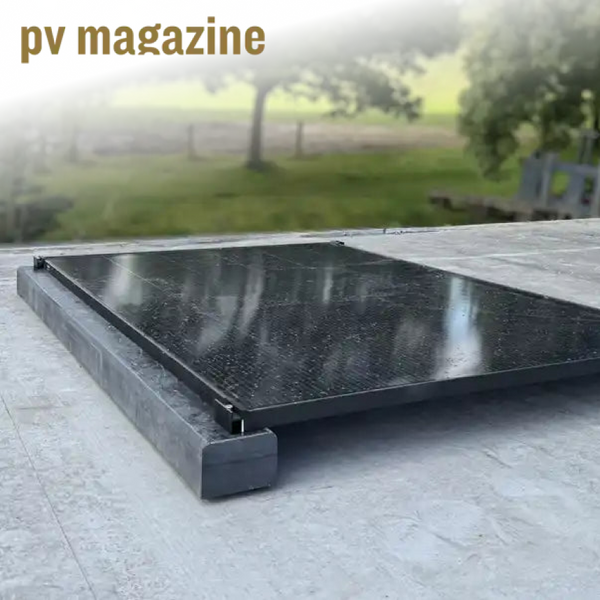 Wattstone-Betonsockel mit Solarmodulen, Logo pv-magazine.com